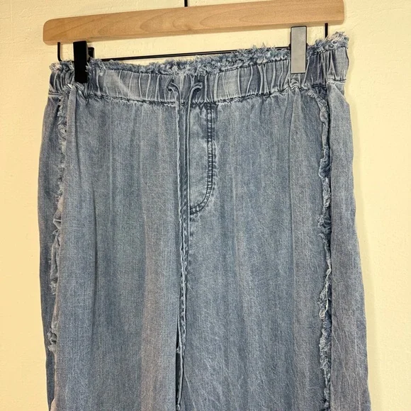 Easel Blue Washed Denim Ruffle Chambray Relaxed Fit Pants Size Medium - Picture 3 of 10